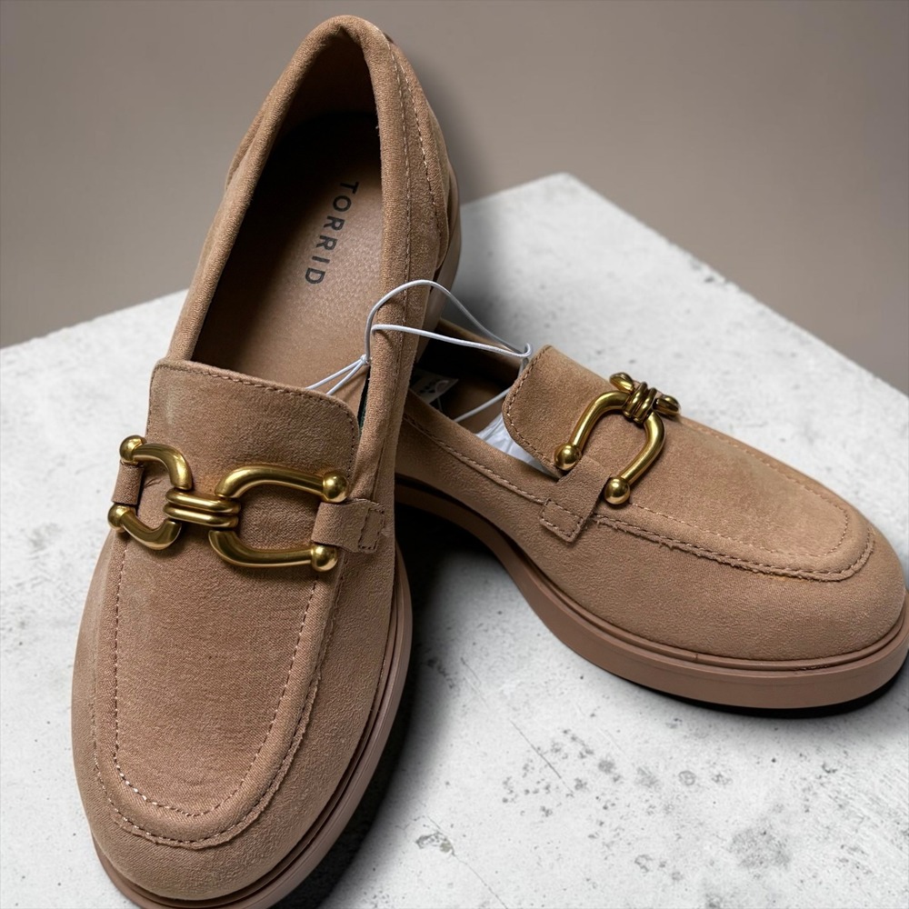 Torrid Womens Tan Vegan Suede Horsebit Loafers Gold Chain Detail Size 8WW NEW